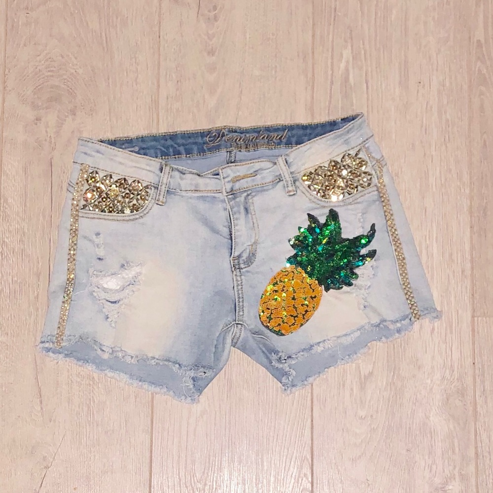 Shorts with Sequin Pineapple!!